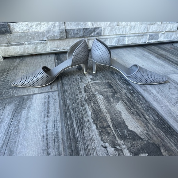 VINCE Mesh perforated Pointy gray leather kittens mid  heels. Size 7 - Picture 5 of 14